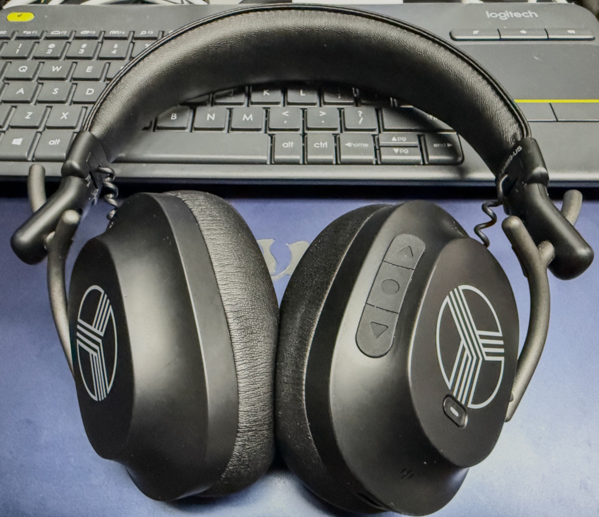 TREBLAB U5 Headphones 1